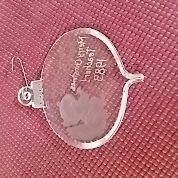 Vintage 1983 Holiday Highlights Hallmark Ornament - Picture 2 of 4